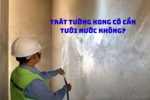 trat tuong xong co can tuoi nuoc khong